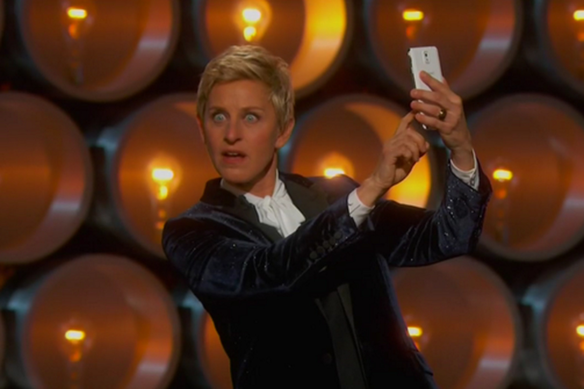 Ellen Oscars selfie 2014